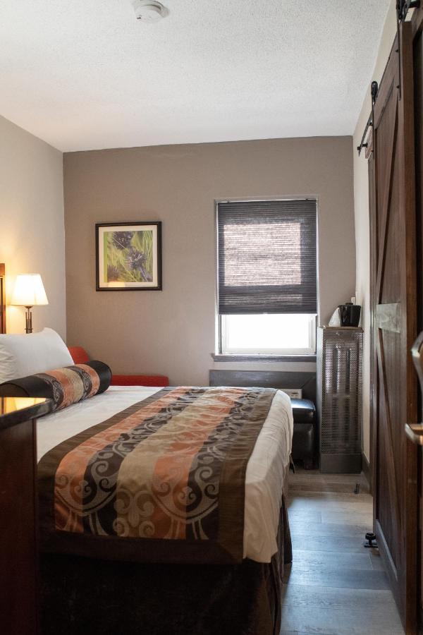 דירבורן Hotel Chataura מראה חיצוני תמונה