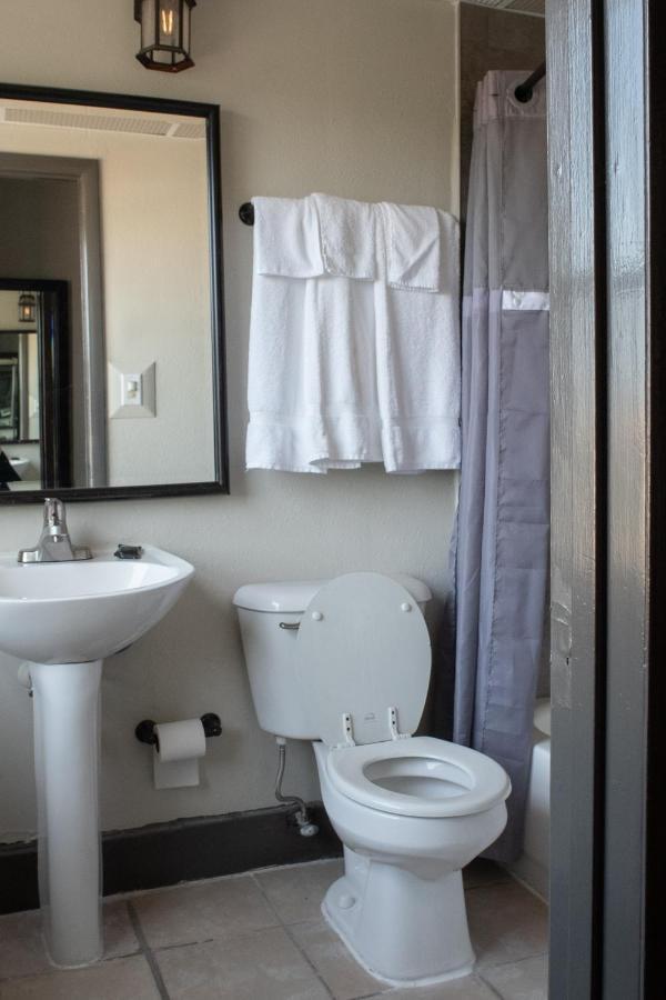 דירבורן Hotel Chataura מראה חיצוני תמונה