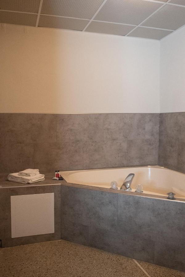 דירבורן Hotel Chataura מראה חיצוני תמונה