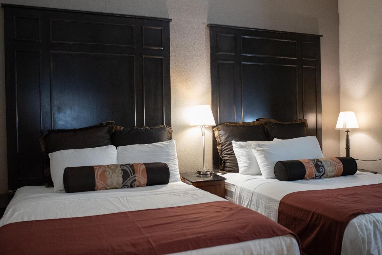 דירבורן Hotel Chataura מראה חיצוני תמונה