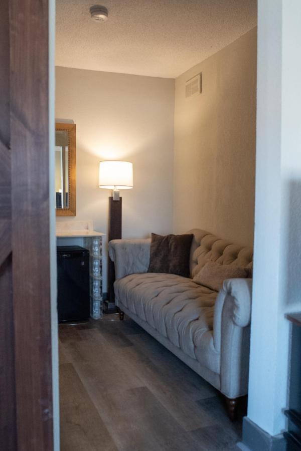 דירבורן Hotel Chataura מראה חיצוני תמונה