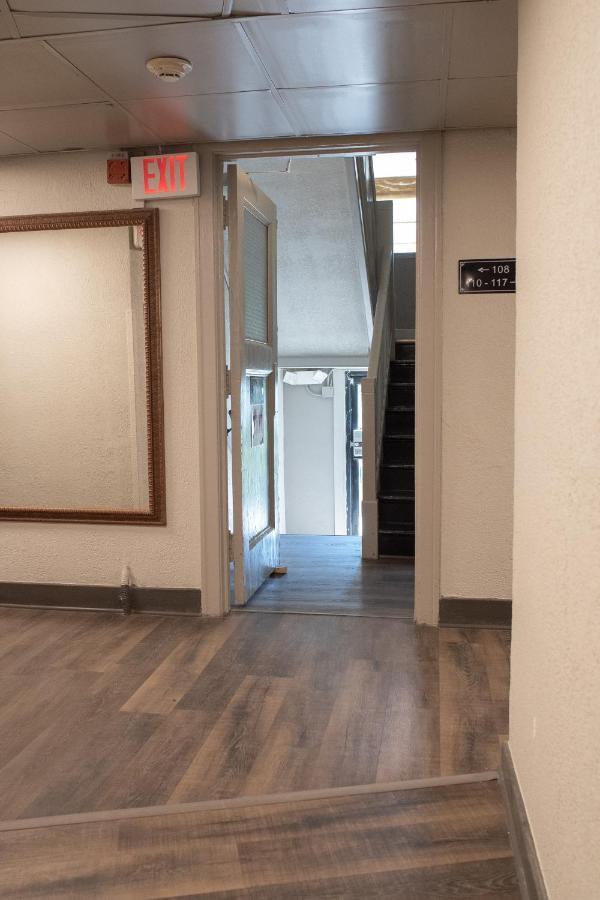 דירבורן Hotel Chataura מראה חיצוני תמונה