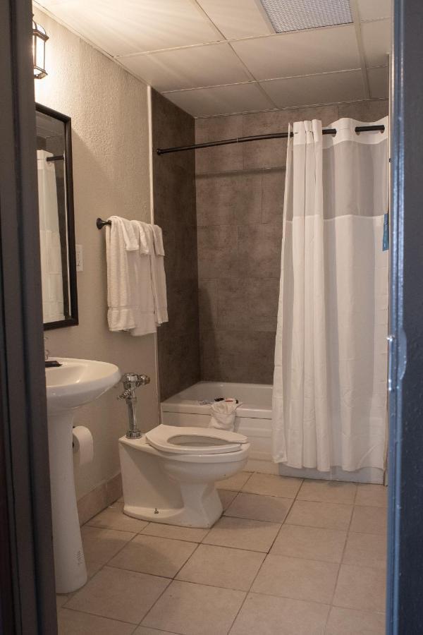 דירבורן Hotel Chataura מראה חיצוני תמונה