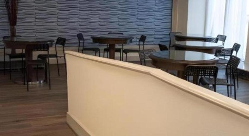 דירבורן Hotel Chataura מראה חיצוני תמונה